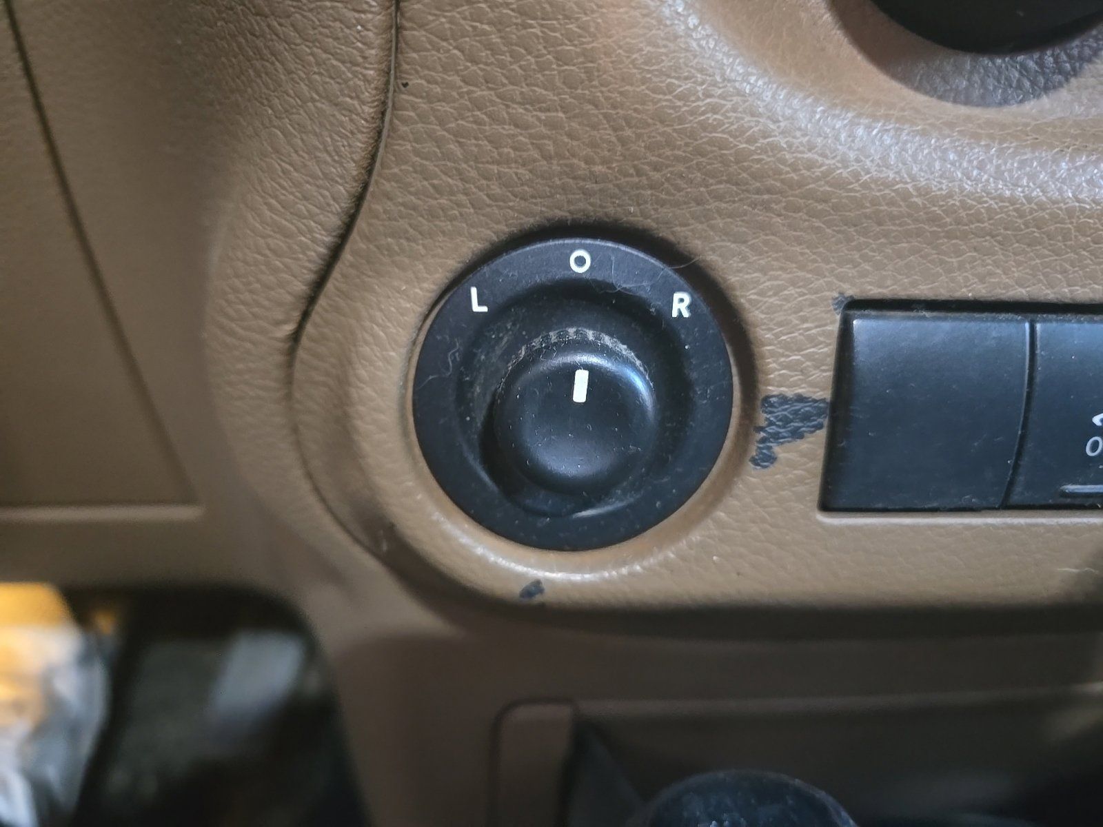 Used 2015 Jeep Wrangler Unlimited Rubicon w/ Connectivity Group AWD/4WD image 21
