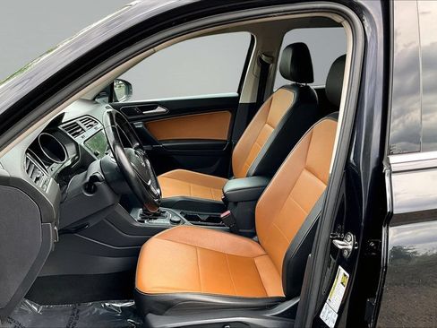 Used 2018 Volkswagen Tiguan SE w/ Panoramic Sunroof Package AWD/4WD image 10