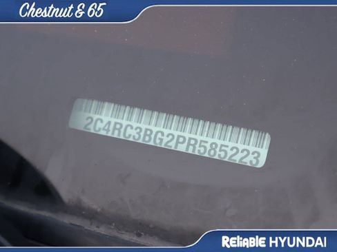 Used 2023 Chrysler Pacifica Touring-L AWD/4WD image 25
