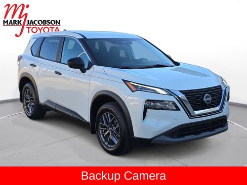 Used 2023 Nissan Rogue S image 4