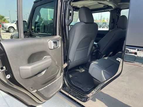 New 2025 Jeep Gladiator Willys AWD/4WD image 17