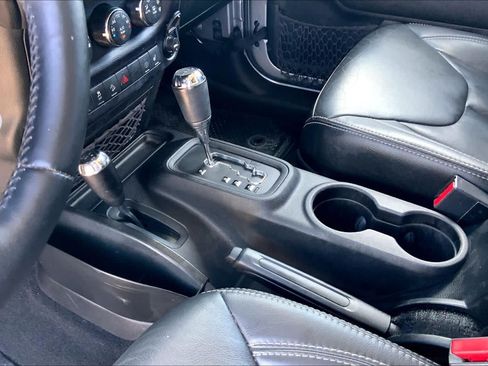 Used 2015 Jeep Wrangler Unlimited Sahara w/ Dual Top Group AWD/4WD image 16