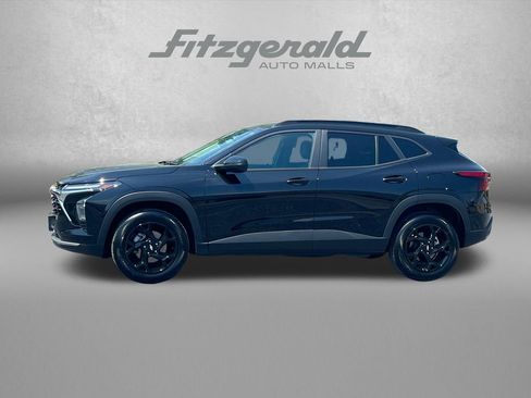 Used 2025 Chevrolet Trax LT FWD image 4