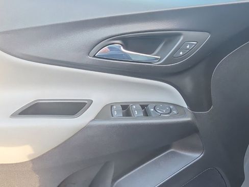 Used 2023 Chevrolet Equinox LS image 13