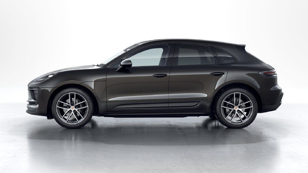 Certified 2023 Porsche Macan AWD/4WD image 2