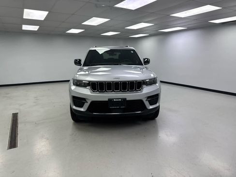 New 2025 Jeep Grand Cherokee Laredo w/ Luxury Tech Group I image 3