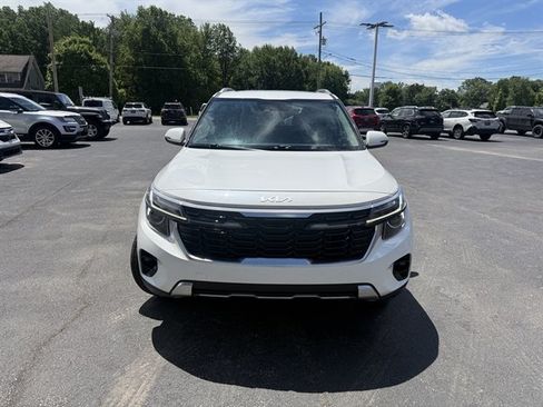 Used 2024 Kia Seltos EX AWD/4WD image 2