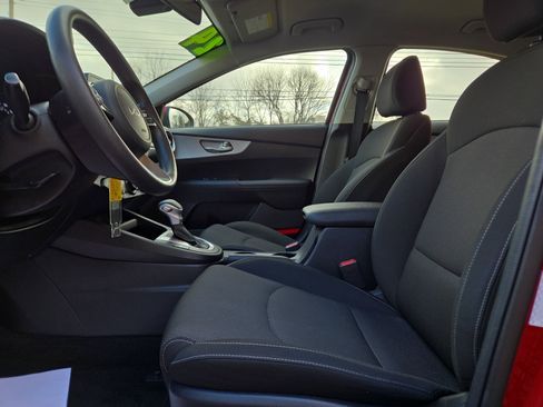 Used 2024 Kia Forte LXS w/ LXS Technology Package image 12