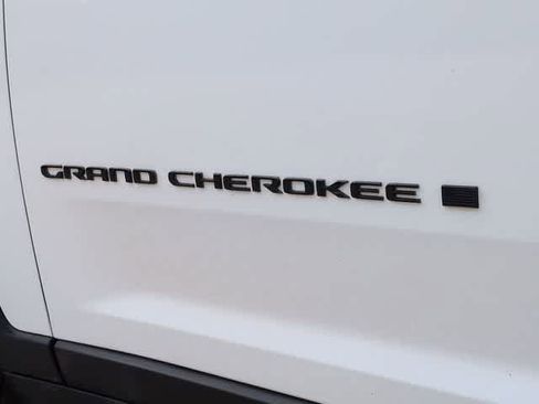 Used 2023 Jeep Grand Cherokee Limited w/ Black Appearance Package image 13