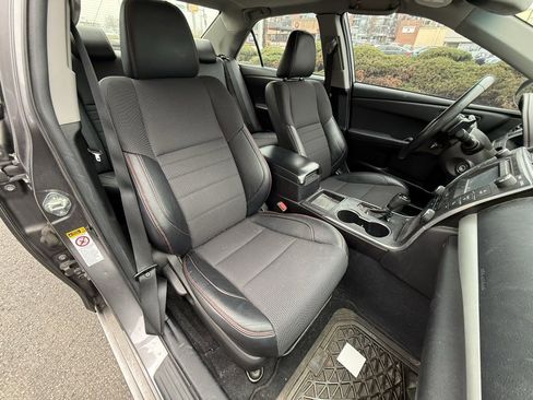 Used 2016 Toyota Camry SE image 14