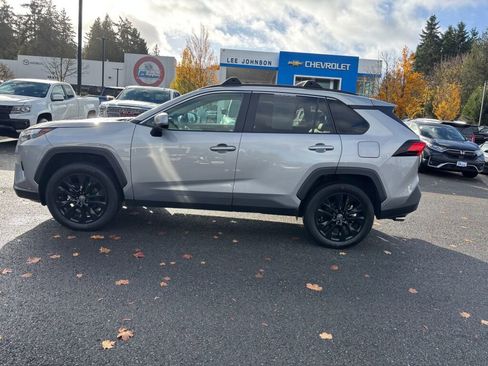 Used 2023 Toyota RAV4 XLE Premium image 8