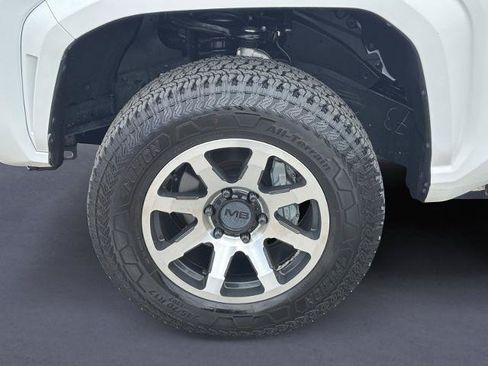 Used 2025 Toyota Tacoma SR5 AWD/4WD image 11