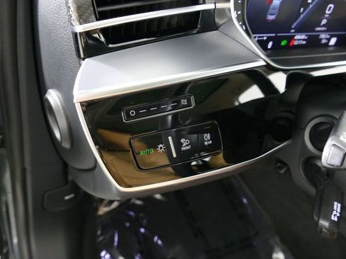 Used 2020 Audi S8 L w/ S8 Executive Package AWD/4WD image 19