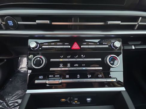 Used 2025 Hyundai Santa Fe SE image 33