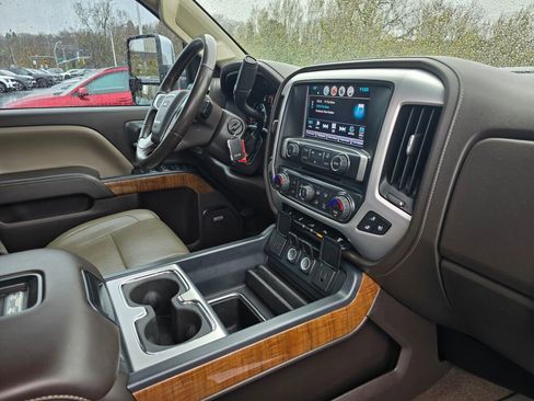 Used 2017 GMC Sierra 2500 SLT w/ Duramax Plus Package image 11