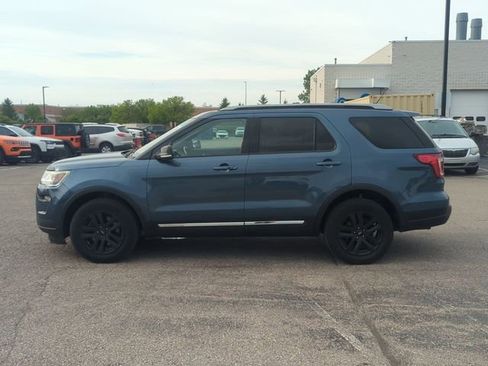 Used 2018 Ford Explorer XLT w/ Equipment Group 202A AWD/4WD image 6