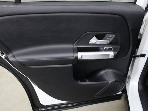 Used 2021 Mercedes-Benz GLB 250 image 18