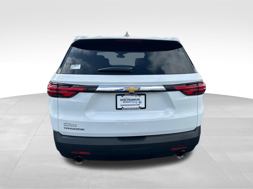 Used 2023 Chevrolet Traverse LS FWD image 4