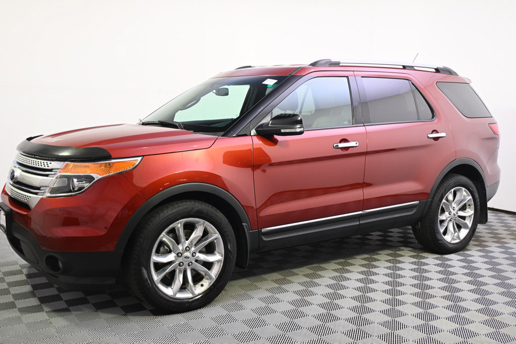 Used 2014 Ford Explorer XLT w/ Equipment Group 202A AWD/4WD image 2