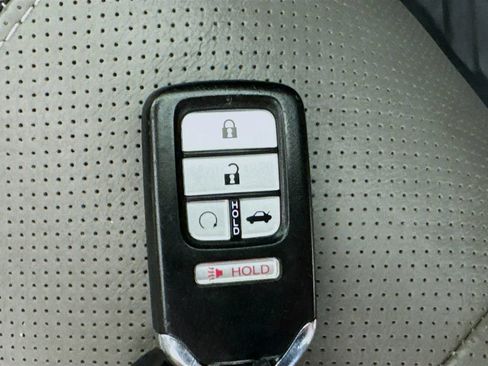 Used 2017 Honda Civic Touring image 40