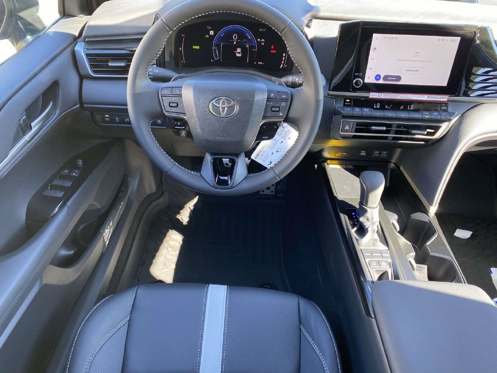 New 2026 Toyota Camry Hybrid FWD image 10