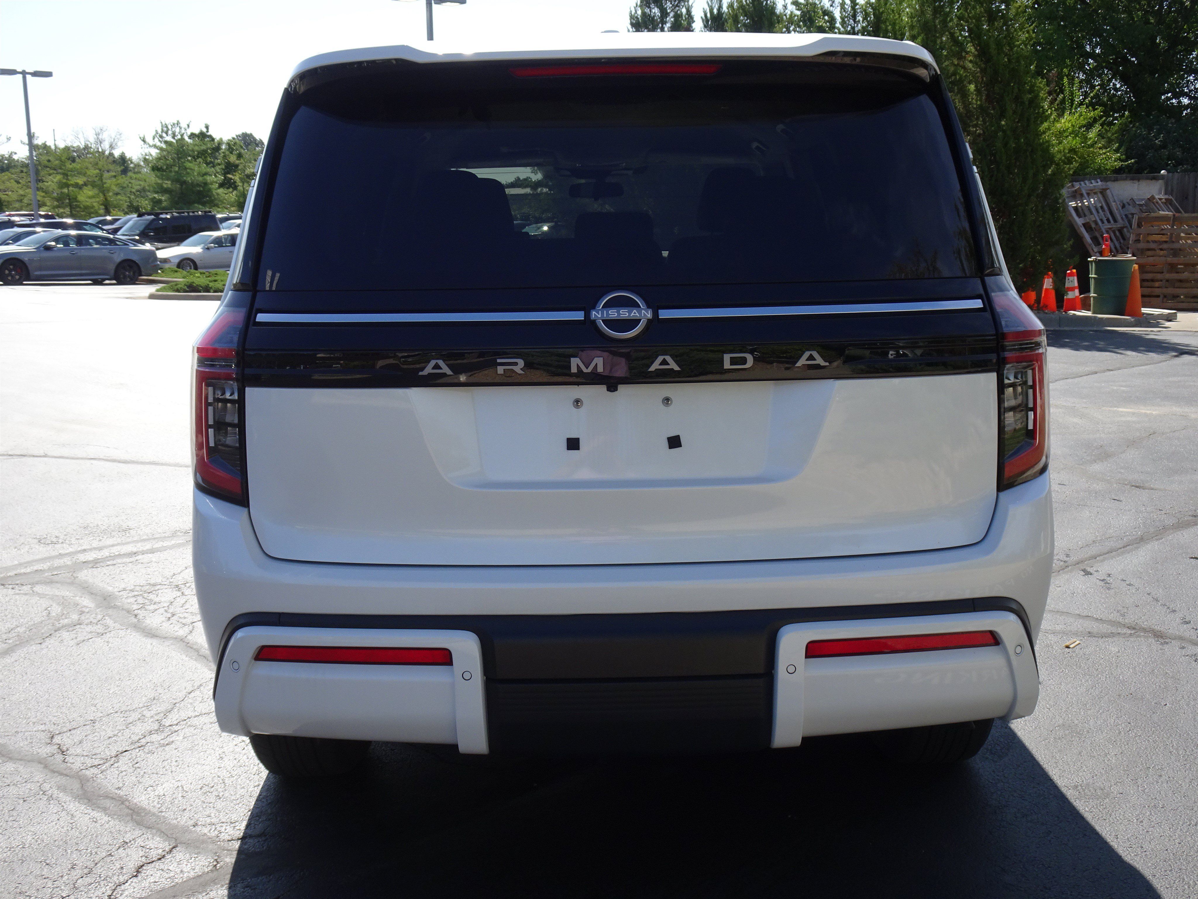 Used 2025 Nissan Armada SV AWD/4WD image 5