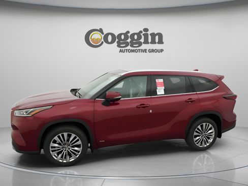 New 2026 Toyota Highlander Platinum AWD/4WD image 3