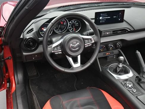Used 2025 MAZDA MX-5 Miata Sport RWD image 12