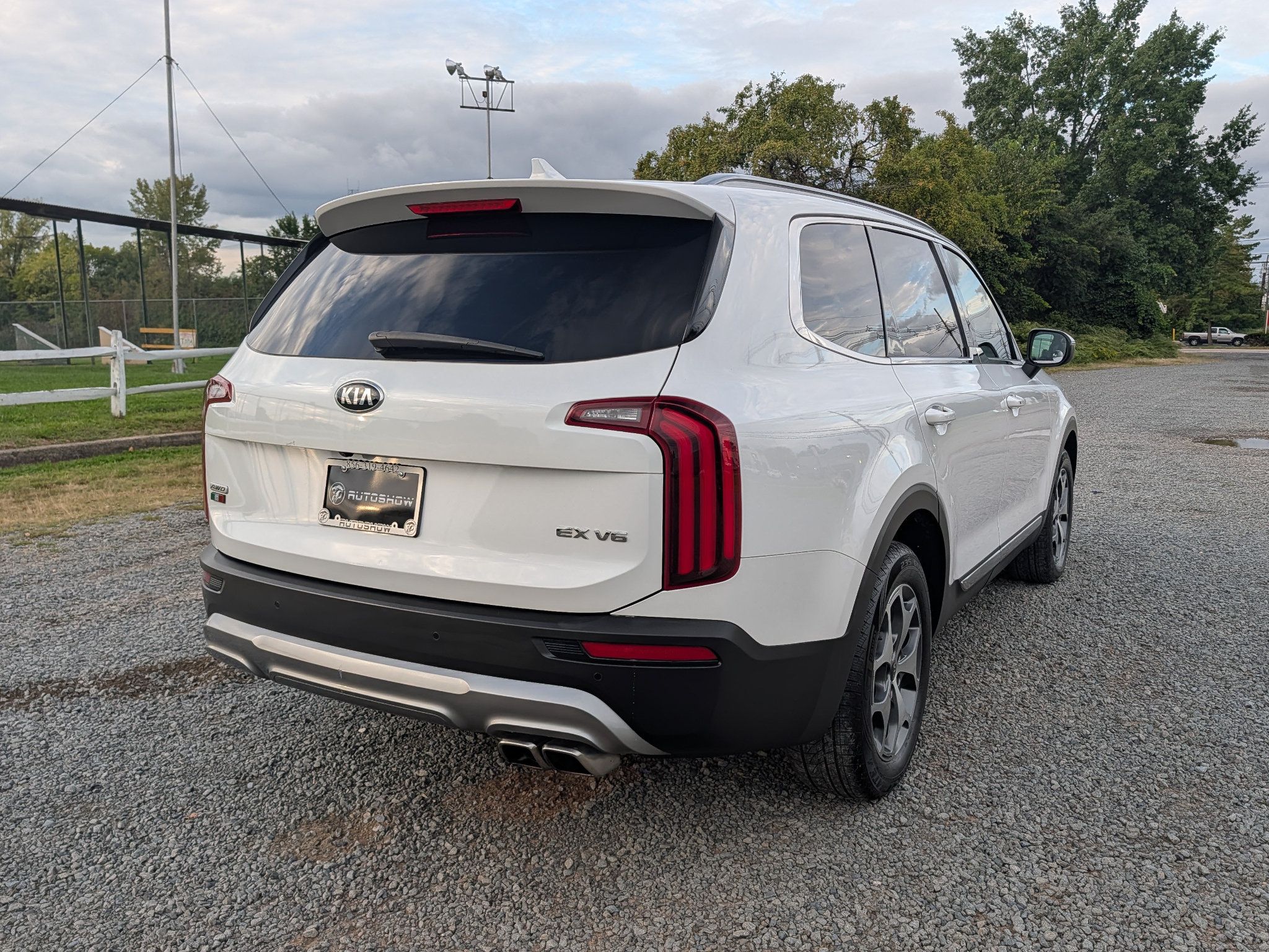Used 2020 Kia Telluride EX AWD/4WD image 5