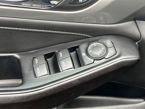 Used 2023 Chevrolet Traverse LT image 12