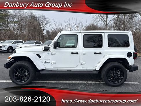 Used 2024 Jeep Wrangler Unlimited Sahara image 3