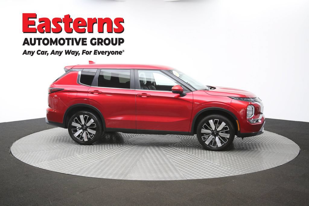 Used 2025 Mitsubishi Outlander SE AWD/4WD image 48