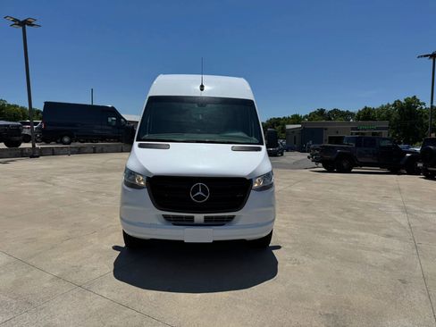 Used 2021 Mercedes-Benz Sprinter 2500 w/ Driver Convenience Package image 17