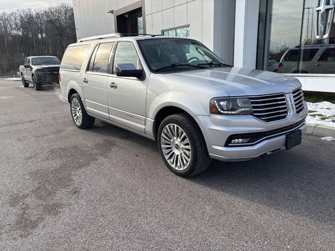 Used 2016 Lincoln Navigator L Select image 4