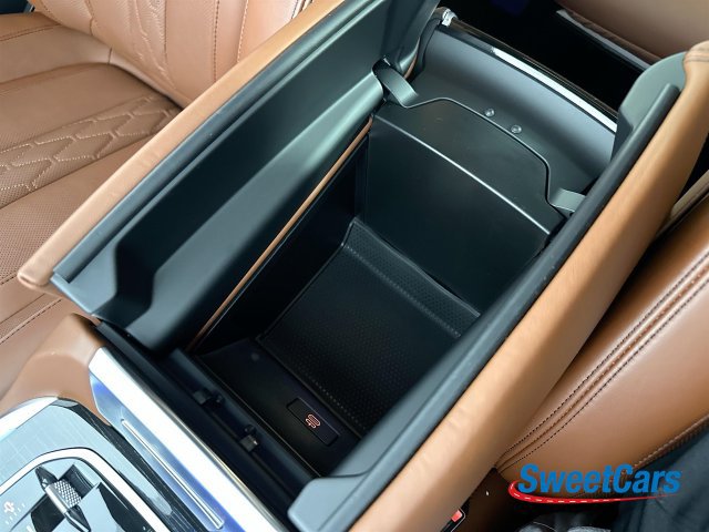 Used 2025 BMW X7 M60i AWD/4WD image 36