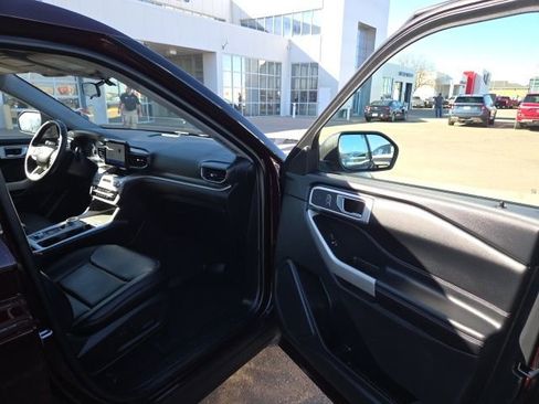 Certified 2022 Ford Explorer XLT w/ Equipment Group 202A image 35