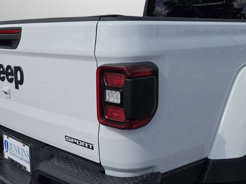 Used 2021 Jeep Gladiator Sport AWD/4WD image 38