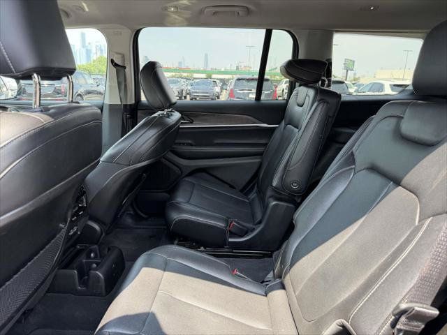 Used 2023 Jeep Grand Cherokee L Limited AWD/4WD image 15