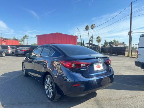 Used 2018 MAZDA MAZDA3 Touring FWD image 5