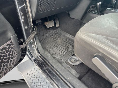 Used 2018 Jeep Wrangler Unlimited Sport AWD/4WD image 29