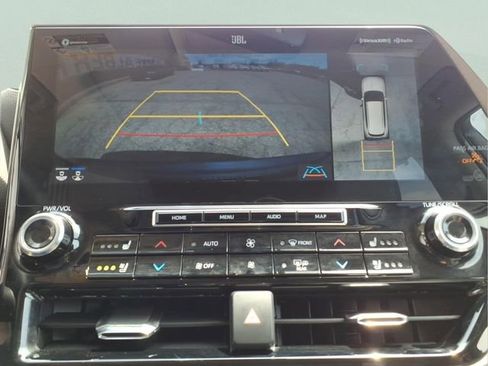 Used 2022 Toyota Highlander Limited AWD/4WD image 19