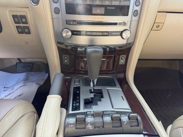 Used 2013 Lexus LX 570 4WD w/ Luxury Pkg image 10