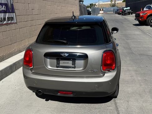 Used 2017 MINI Cooper 4-Door Hardtop FWD image 5