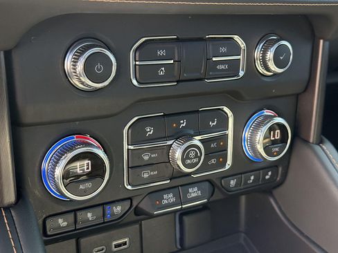 Used 2022 GMC Yukon XL AT4 w/ AT4 Premium Package AWD/4WD image 38