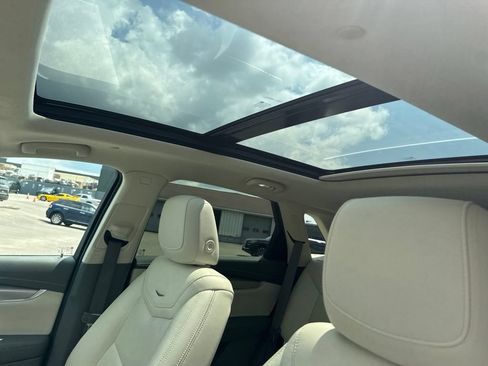 Used 2021 Cadillac XT5 Premium Luxury w/ LPO, Floor Liner Package AWD/4WD image 10