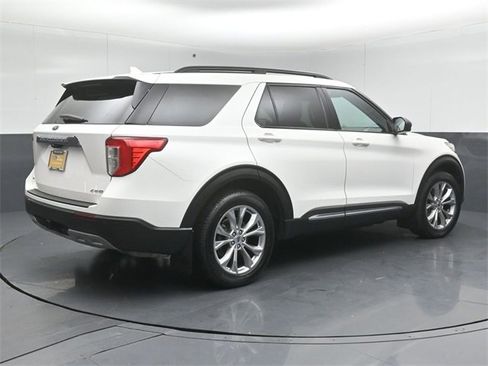 Certified 2021 Ford Explorer XLT w/ Equipment Group 202A image 7