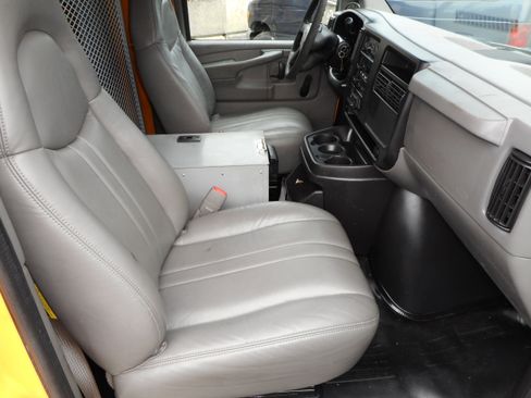 Used 2005 Chevrolet Express 3500 3500 Cargo Van Roof Rack Tow P image 26