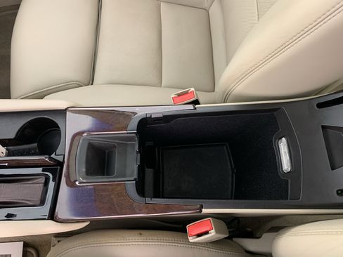 Used 2013 Cadillac XTS Premium FWD image 29