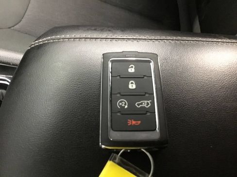 Used 2023 Jeep Grand Cherokee Laredo AWD/4WD image 10