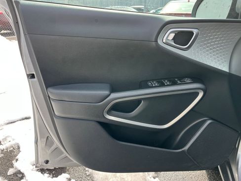 Used 2025 Kia Soul LX w/ LX Technology Package image 18